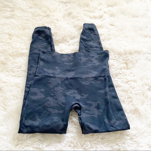 Spanx Look at Me Now Camo Leggings Small - Picture 6 of 8